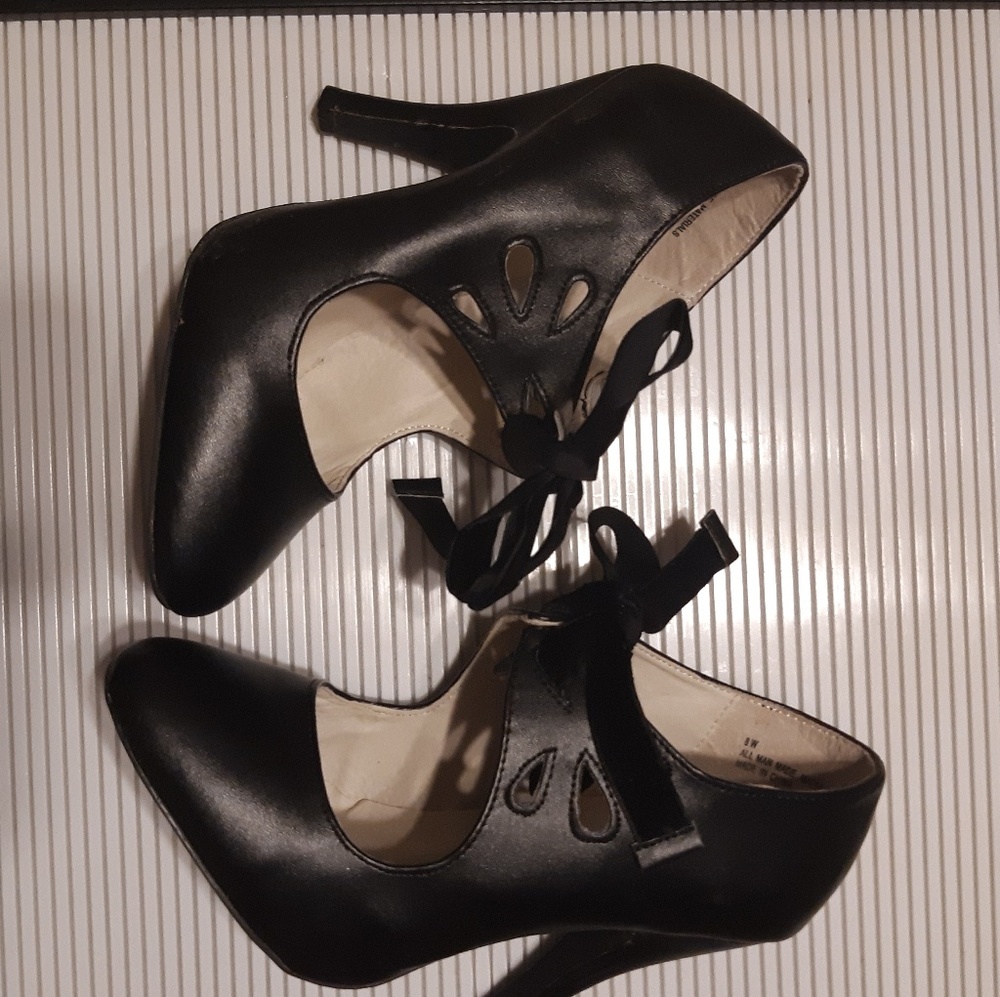 TORRID black bow heels